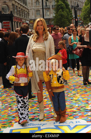 Juillet 18, 2010 - Londres, Angleterre, Royaume-Uni - Penny Lancaster assiste à la première UK de 'Toy Story 3' à l'Empire Leicester Square. (Crédit Image : © Ferdaus Shamim/ZUMA/ZUMAPRESS.com) fil Banque D'Images