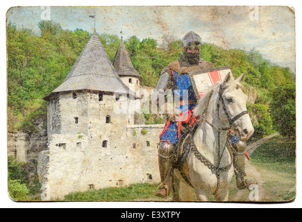 Armored knight sur cheval - carte postale rétro vintage sur fond de papier Banque D'Images