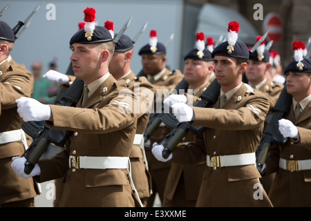 Régiment royal de fusiliers, marche dans Warwick Banque D'Images