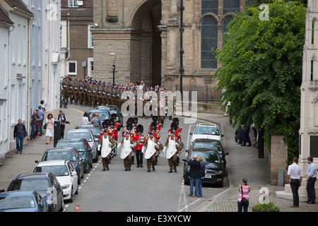 Régiment royal de fusiliers, marche dans Warwick Banque D'Images