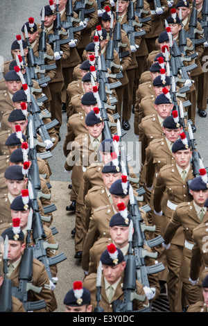 Régiment royal de fusiliers, marche dans Warwick Banque D'Images