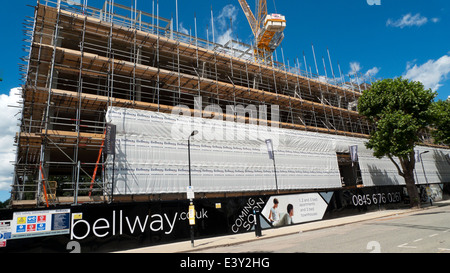 Bellway Homes site de construction en route vert l'Ouest domaine de Sept Sœurs Tottenham North London N15 UK KATHY DEWITT Banque D'Images