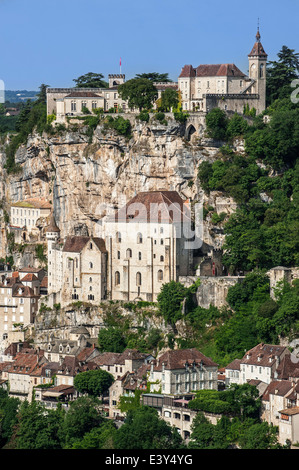 Vue sur Rocamadour, cité épiscopale et sanctuaire de la Bienheureuse Vierge Marie, Lot, Midi-Pyrénées, France Banque D'Images