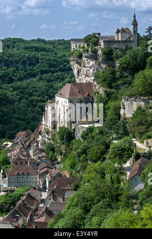 Vue sur Rocamadour, cité épiscopale et sanctuaire de la Bienheureuse Vierge Marie, Lot, Midi-Pyrénées, France Banque D'Images