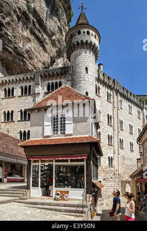 Boutique au cœur de la cité médiévale de Rocamadour, cité épiscopale et sanctuaire de la Bienheureuse Vierge Marie, Lot, Midi-Pyrénées, France Banque D'Images