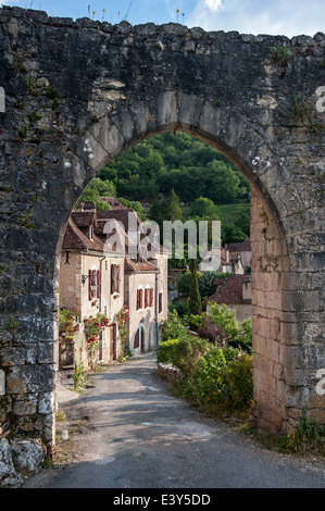 Ville porte du village médiéval de Saint-Cirq-Lapopie, Lot, Quercy, Midi-Pyrénées, France Banque D'Images