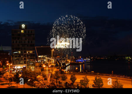 Kiel, Allemagne. 29ème Juin, 2014. Feu d'artifice final de la Kieler Woche 2014 © Björn Deutschmann/Alamy Live News Banque D'Images