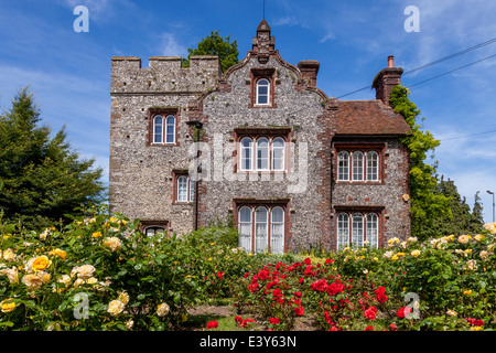 Tower House et Jardins Westgate, Canterbury, Kent, UK Banque D'Images