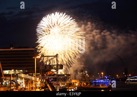 Kiel, Allemagne. 29ème Juin, 2014. Feu d'artifice final de la Kieler Woche 2014 © Björn Deutschmann/Alamy Live News Banque D'Images