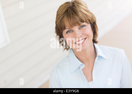 Portrait of mid adult woman Banque D'Images