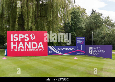 Denham, Londres, Royaume-Uni, 1 juillet 2014. Les fournisseurs d'HANDA Ladies European Masters 2014 - jour de pratique au Buckinghamshire golf club. Un champ de 144 concurrents représentant 33 nationalités différentes avec plus de 300 titres internationaux dans le raccord en t Ladies European Tour's tournoi domicile. Présenté : la première pièce en t. Crédit : Stephen Chung/Alamy Live News Banque D'Images