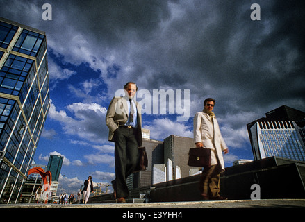 D'affaires de la Défense à l'ouest de Paris dans le milieu des années 80 avant la construction de la Grande Arche en 1989. Banque D'Images