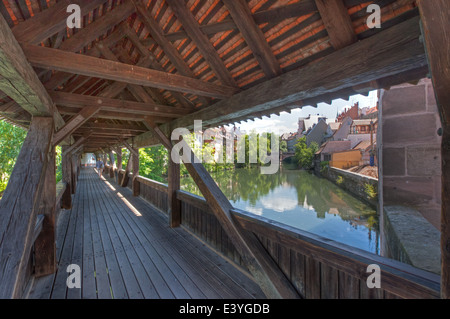 Le Henkersteg (Hangman's Bridge) à Nürnberg, Allemagne, qui remonte à 1457 orriginally Banque D'Images