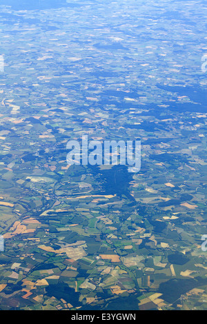 Au-dessus des nuages - voir à partir d'un avion survolant la France Banque D'Images