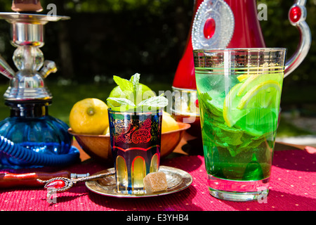 Limonade à la menthe traditionnel et d'un plateau de rafraîchissements sont les plus courantes dans les pays arabes Banque D'Images