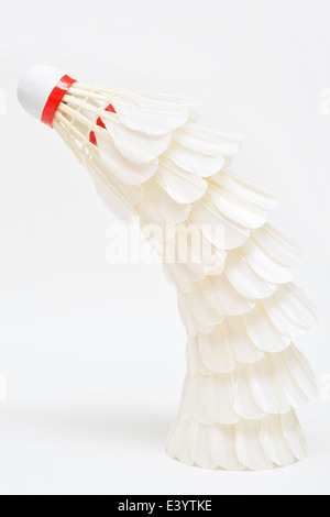 Des piles de volant avec un ruban rouge. Prêt pour le match de badminton. Banque D'Images