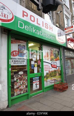 Vues de Finchley, au nord de Londres montrant la prolifération de Polonais et d'Europe de boutiques d'avance prévu important afflux de migrants roumains et bulgares dans la nouvelle année. En vedette : East European shop Finchley Central Où : London, United K Banque D'Images