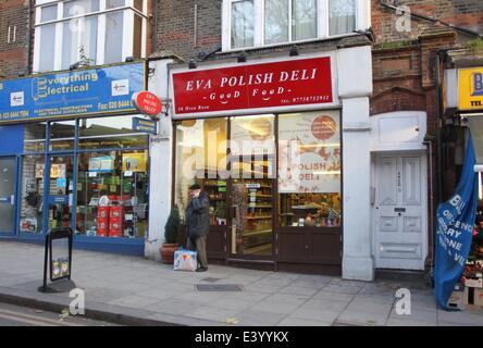 Vues de Finchley, au nord de Londres montrant la prolifération de Polonais et d'Europe de boutiques d'avance prévu important afflux de migrants roumains et bulgares dans la nouvelle année. En vedette : East European shop où : East Finchley London, United King Banque D'Images