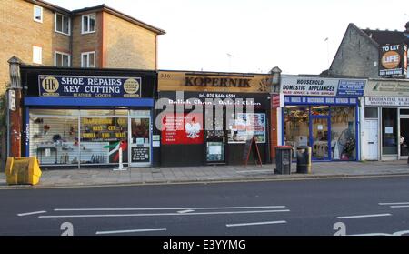 Vues de Finchley, au nord de Londres montrant la prolifération de Polonais et d'Europe de boutiques d'avance prévu important afflux de migrants roumains et bulgares dans la nouvelle année. En vedette : East European shop Finchley Où : Londres, Royaume-Uni W Banque D'Images