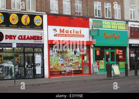 Vues de Finchley, au nord de Londres montrant la prolifération de Polonais et d'Europe de boutiques d'avance prévu important afflux de migrants roumains et bulgares dans la nouvelle année. En vedette : East European shop Golders Green Où : London, United King Banque D'Images