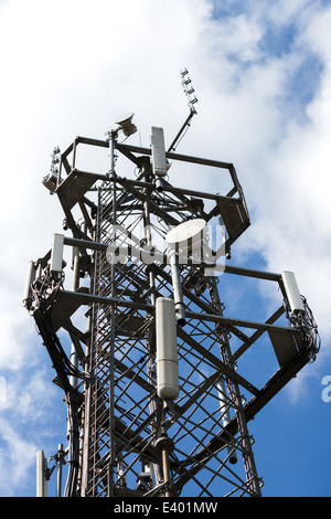 Four micro-ondes antenne communications tower. La Norfolk UK Banque D'Images