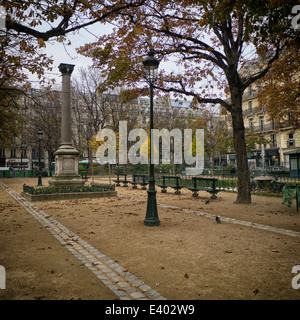 Paris est synonyme de beauté, de culture et d'un style distinct qui est vu dans sa population, commerces et bâtiments Banque D'Images