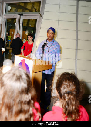 Victor Matthews' debut sculpture 'jardin' avec la collaboration d'Installinga les enfants au Musée des Enfants de Miami avec : Russell Simmons Où : Miami, Florida, United States Quand : 05 déc 2013 Banque D'Images