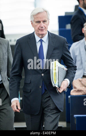 Strasbourg, Bxl, France. 2 juillet, 2014. Commissaire européen au marché intérieur et aux services Michel Barnier assiste à la deuxième journée de session plénière au siège du Parlement européen à Strasbourg, France le 02.07.2014 Crédit : Wiktor Dabkowski/ZUMA/Alamy Fil Live News Banque D'Images