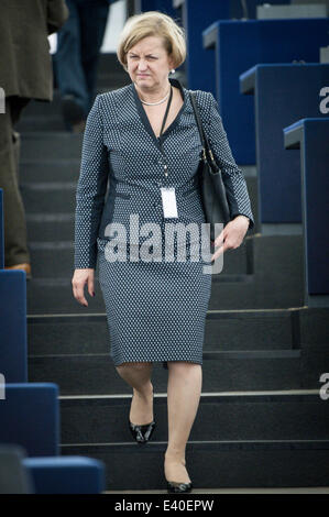 Strasbourg, Bxl, France. 2 juillet, 2014. L'eurodéputé polonais Anna Fotyga assiste à la deuxième journée de session plénière au siège du Parlement européen à Strasbourg, France le 02.07.2014 Crédit : Wiktor Dabkowski/ZUMA/Alamy Fil Live News Banque D'Images