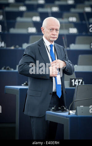 Strasbourg, Bxl, France. 2 juillet, 2014. L'eurodéputé polonais Michal Boni assiste à la deuxième journée de session plénière au siège du Parlement européen à Strasbourg, France le 02.07.2014 Crédit : Wiktor Dabkowski/ZUMA/Alamy Fil Live News Banque D'Images