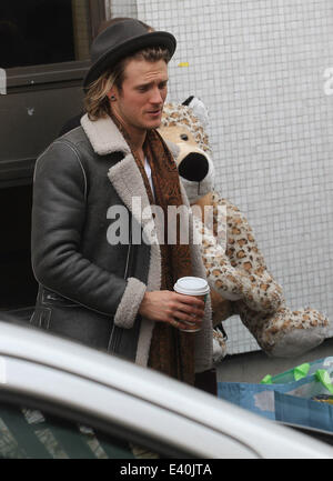 Des stars à ITV studios au rez supérieur comprend : Dougie Poynter Où : London, Royaume-Uni Quand : 10 déc 2013 Banque D'Images