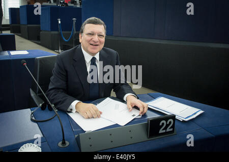 Strasbourg, Bxl, France. 2 juillet, 2014. Jose Manuel Barroso, président de la Commission européenne fait un discours sur le deuxième jour de séance plénière au siège du Parlement européen à Strasbourg, France le 02.07.2014 Crédit : Wiktor Dabkowski/ZUMA/Alamy Fil Live News Banque D'Images