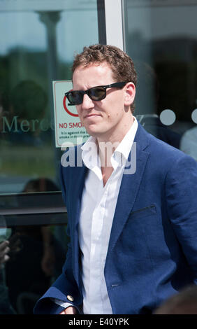 Strictly Come Dancing's Brendan Cole prenant part à au Mercedes-Benz World Karting dans le célèbre circuit de Brooklands, dans le Surrey, la collecte de fonds pour la Fondation Henry Surtees. 01.07.2014 Brooklands Theodore Liasi/Alamy Live News Banque D'Images