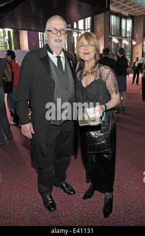 Munich, Germanny. 1er juillet 2014. Cornelia Froboess Singer et son mari Hellmuth Matiasek arrivent pour le gala 'Arthur Cohn - Der Mann mit den Träumen" (lit. L'homme avec les rêves) au Festival du Film de Munich à Munich, 2014 Germanny, 01 juillet 2014. Photo : URSULA DUEREN/dpa/Alamy Live News Banque D'Images