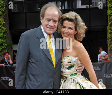 Munich, Germanny. 1er juillet 2014. Oscar winner Arthur Cohn et violoniste Anne-Sophie Mutter arrvie pour le gala 'Arthur Cohn - Der Mann mit den Träumen" (lit. L'homme avec les rêves) au Festival du Film de Munich à Munich, 2014 Germanny, 01 juillet 2014. Photo : URSULA DUEREN/dpa/Alamy Live News Banque D'Images