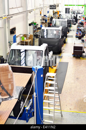 La production d'assemblage dans une usine de camping-cars Banque D'Images