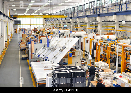 La production d'assemblage dans une usine de camping-cars Banque D'Images