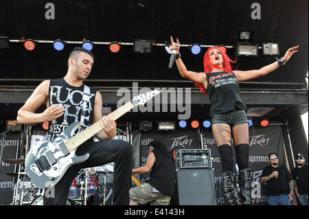 San Antonio, États-Unis d'Amérique. 24 mai, 2014. Heidi Berger (L) avec Butcher Babies effectue au cours de River City Rockfest au AT&T Center le 24 mai 2014 à San Antonio, Texas. (Crédit Image : © Manuel Nauta/NurPhoto/Zuma sur le fil) Banque D'Images