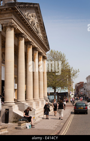 Royaume-uni l'Angleterre, dans le Suffolk, Bury St Edmunds, Cornhill, Corn Exchange, maintenant Wetherspoon's pub Banque D'Images