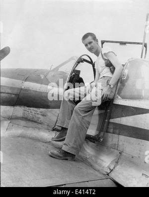 2 -Le Maj. Mccomas sur aile, P-51C Banque D'Images