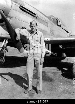 L. Col. Charles Simpson, commandant du 118e escadron de reconnaissance tactique, capturé dans cette image historique, qui fait partie des archives aériennes et spatiales de San Diego. Banque D'Images