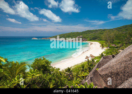 Belle plage de Grand'Anse aux Seychelles Banque D'Images