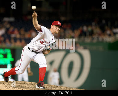 Washington DC, Etats-Unis. 1er juillet 2014. Nationals de Washington pitcher Stephen Strasburg (37) travaille dans la septième manche contre les Rockies du Colorado au Championnat National Park à Washington, DC le Mardi, Juillet 1, 2014. Dpa : Crédit photo alliance/Alamy Live News Banque D'Images