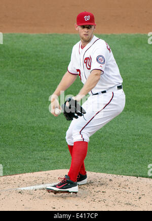 Washington DC, Etats-Unis. 1er juillet 2014. Nationals de Washington pitcher Stephen Strasburg (37) travaille dans la deuxième manche contre les Rockies du Colorado au Championnat National Park à Washington, DC le Mardi, Juillet 1, 2014. Dpa : Crédit photo alliance/Alamy Live News Banque D'Images