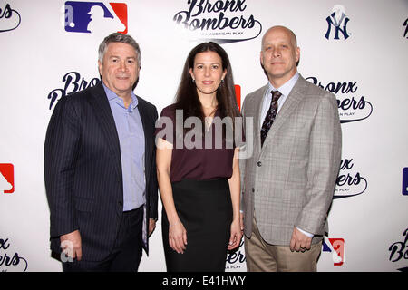 Rencontre avec la troupe de Bronx Bombers, tenue au Palm restaurant. Avec : Tony Ponturo,Fran Kirmser,Eric Simonson Où : New York, New York, United States Quand : 18 déc 2013 Banque D'Images