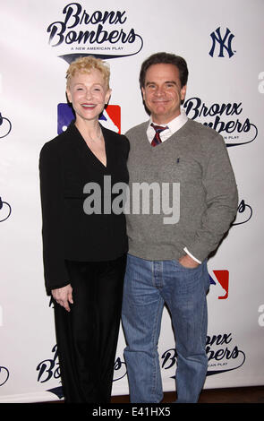 Rencontre avec la troupe de Bronx Bombers, tenue au Palm restaurant. Avec : Tracy Shayne,Peter Scolari Où : New York, New York, United States Quand : 18 déc 2013 Banque D'Images