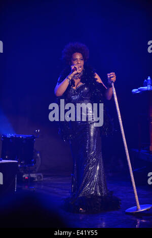 Macy Gray effectue lors de son 14e anniversaire - "sur la façon dont la vie est' au Casino Miami Jai Alai En vedette : Macy Gray Où : Miami, Florida, United States Quand : 31 déc 2013 Banque D'Images