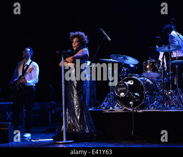Macy Gray effectue lors de son 14e anniversaire - "sur la façon dont la vie est' au Casino Miami Jai Alai En vedette : Macy Gray Où : Miami, Florida, United States Quand : 31 déc 2013 Banque D'Images