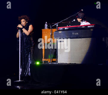 Macy Gray effectue lors de son 14e anniversaire - "sur la façon dont la vie est' au Casino Miami Jai Alai En vedette : Macy Gray Où : Miami, Florida, United States Quand : 31 déc 2013 Banque D'Images