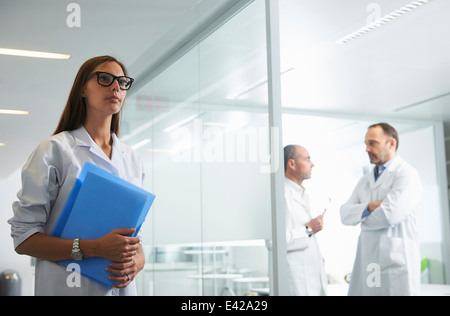 Les médecins au travail in office Banque D'Images